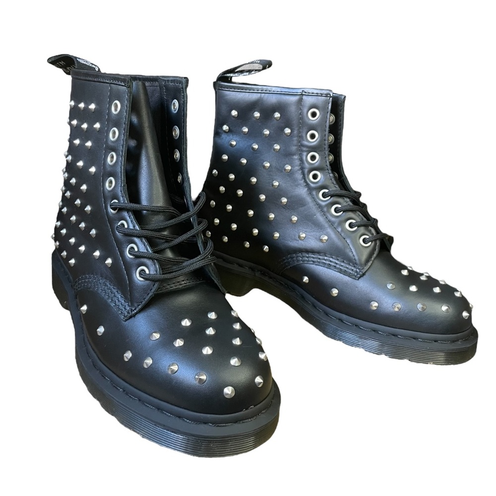 NEW Dr. Martens 1460 Stud Wanama Leather Lace Up Combat Boots Size M 8 / W 9